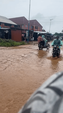 Flooding disrupts daily life in Ihiagwa, Nigeria streets