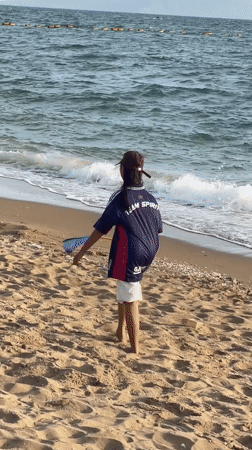 Casual beach morning in Pattaya, surf and sky activity