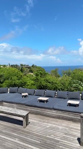 Outdoor dining areas with ocean views documented in Uluwatu