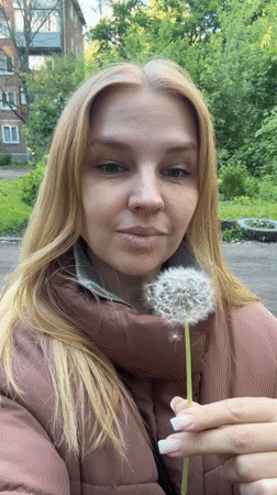 Woman poses with spring flowers in Rusanovo photo session
