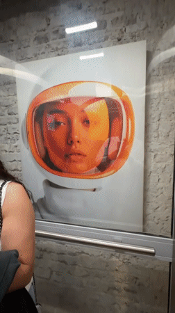 Late-night Mexico City moments: restaurant phone use, mirror selfies