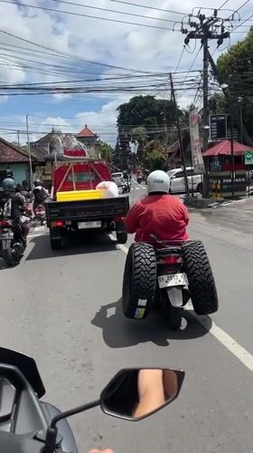 Morning street scenes documented in Ubud District, Indonesia