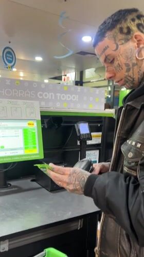 Evening shoppers navigate Buenos Aires supermarket checkout and aisles