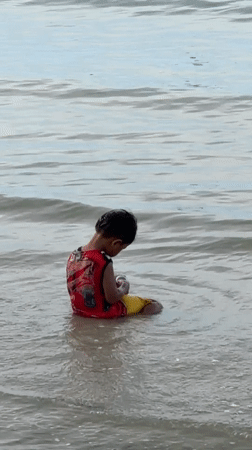 Laid-back beach holiday morning at Choeng Mon, Koh Samui