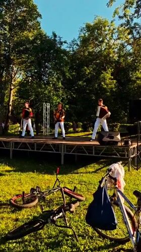 Musicians perform outdoor concert in Dubna park on sunny afternoon