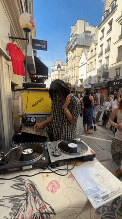 Street DJ set draws a crowd on Fête de la Musique, Paris