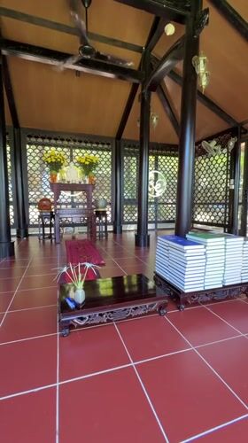 Morning garden tour documented in Bac Nha Trang Ward