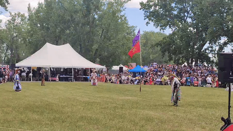 Powwow in Kahnawake draws dancers and crowds to the field