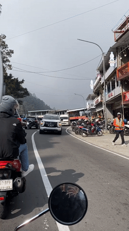 Motorcycle POV through Gondosuli traffic on a cloudy morning