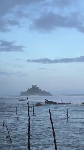 Heavy rain and rough seas documented in Goviyapana, Sri Lanka