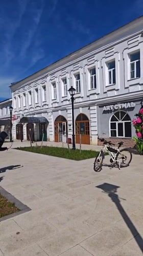 Spring morning scenes documented around Rostov Kremlin pedestrian district