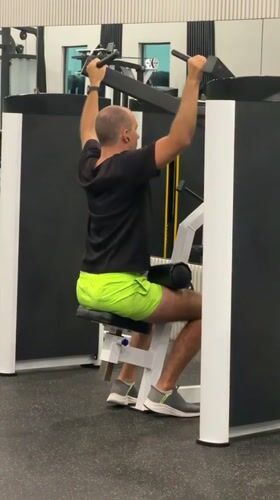 Morning workout session at a Choeng Mon gym, June 2026
