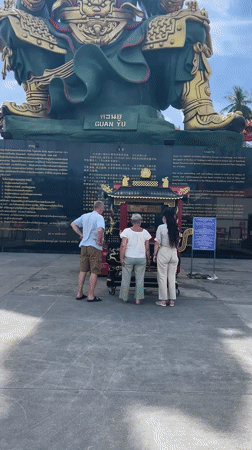 Temple visit with Guan Yu statue in Baan Hua Thanon