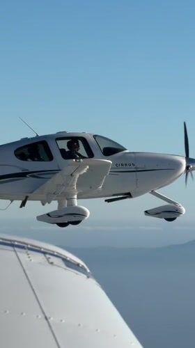 Two Cirrus SR22s fly in formation over the California coast