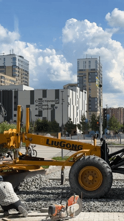 Construction work continues at Tyumen residential development site