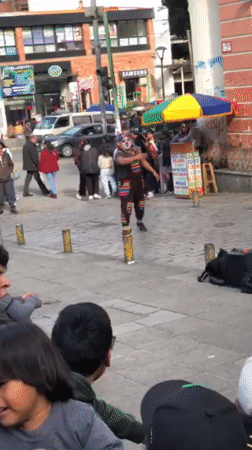 Street performers entertain crowds in La Paz public squares