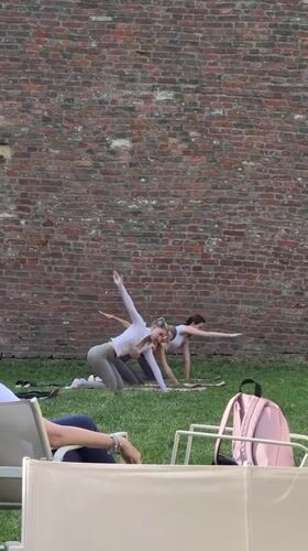Yoga and dining scene captured at Belgrade outdoor venue