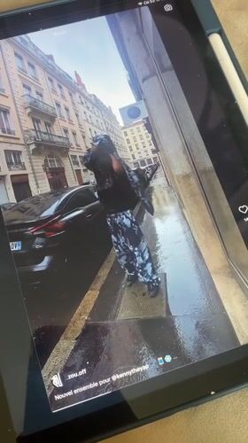 Rainy day street moments and social media viewing in Villeurbanne
