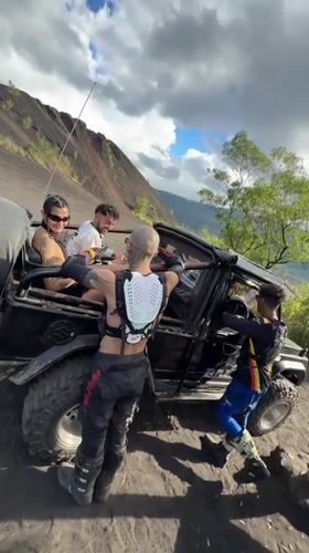 Off-road vehicle with four occupants spotted in Kintamani hills