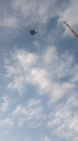 Slingshot ride launches passengers skyward at Spanish fairground