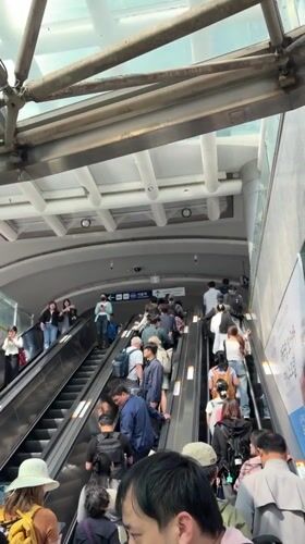 Late night crowds, pedestrian activity recorded at Seoul Station
