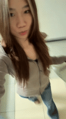 Woman takes early morning selfies in Nan'an District