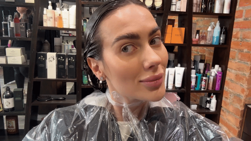 Woman documents hair salon visit in Warsaw