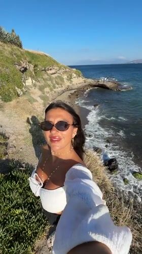 Clifftop selfies and flower moments in Bodrum