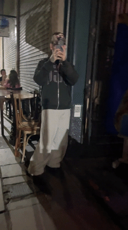 Late-night street activity captured near Buenos Aires kiosk