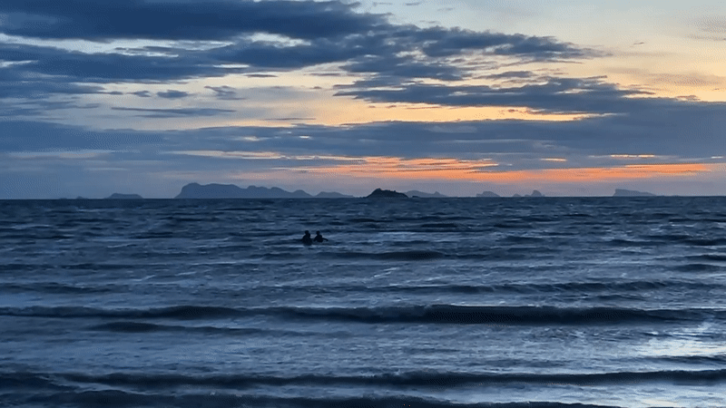 Sunset witnessed by multiple observers in Baan Sri Thanu