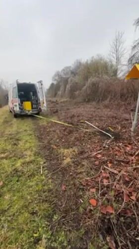 Van with open doors, cable spotted in Douai field