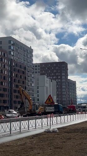 Morning street scenes documented across Tyumen construction and residential areas