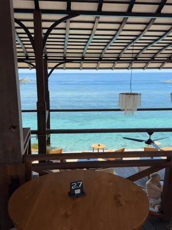 Oceanfront restaurant dining captured in Nusa Penida, Indonesia