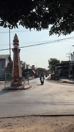 Street-level look at Kebonsari's monuments, shops, and aging buildings