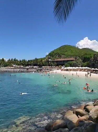 Tourism and maintenance activities observed across Nha Trang beaches