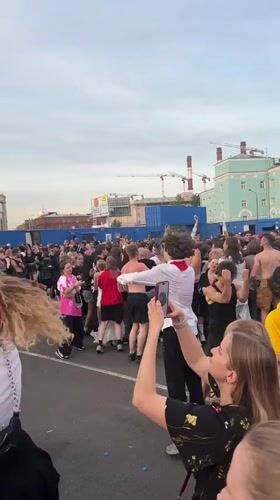 Outdoor music festival draws big crowd in Saint Petersburg