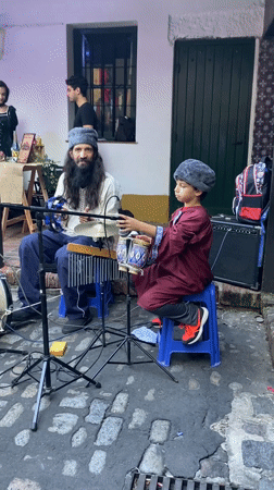 Medieval festival draws costumed crowds to Buenos Aires courtyard