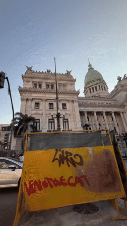 Witness documents Congress building and nearby individuals in Buenos Aires