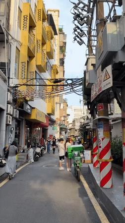 Morning street life documented across Haizhu District, China
