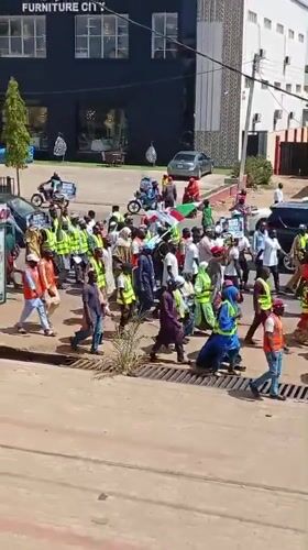 Large procession marches through Dadi Riba, Nigeria streets