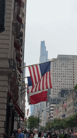 Midtown 5th Avenue: luxury storefronts, street life, and architecture