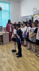 Russian elementary students celebrate graduation with classroom ceremony