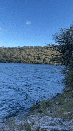 Visitor documents scenic lake bridge in Catamarca, Argentina