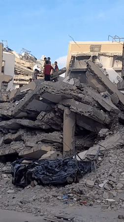 Children gather amid rubble in Khan Yunis devastation scene