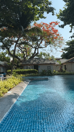 Tourist documents resort vacation moments in Baan Chaweng Thailand