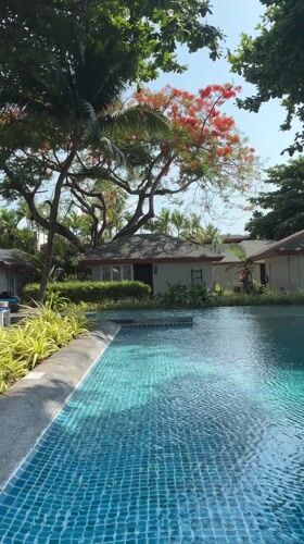 Tourist documents resort vacation moments in Baan Chaweng Thailand