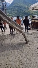 Concrete pours and market life on a Vashisht morning