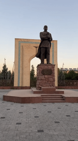 Evening stroll through Tashkent's historic architecture and public squares