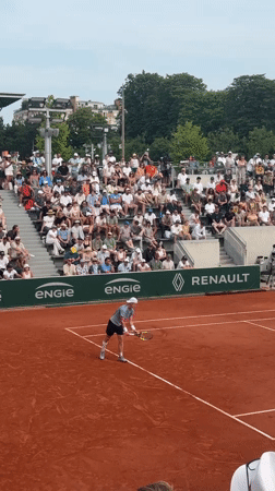 Tennis match observed on Paris clay court Friday afternoon