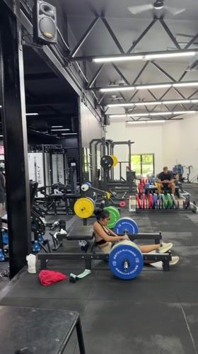 Morning gym session at a Choeng Mon fitness facility